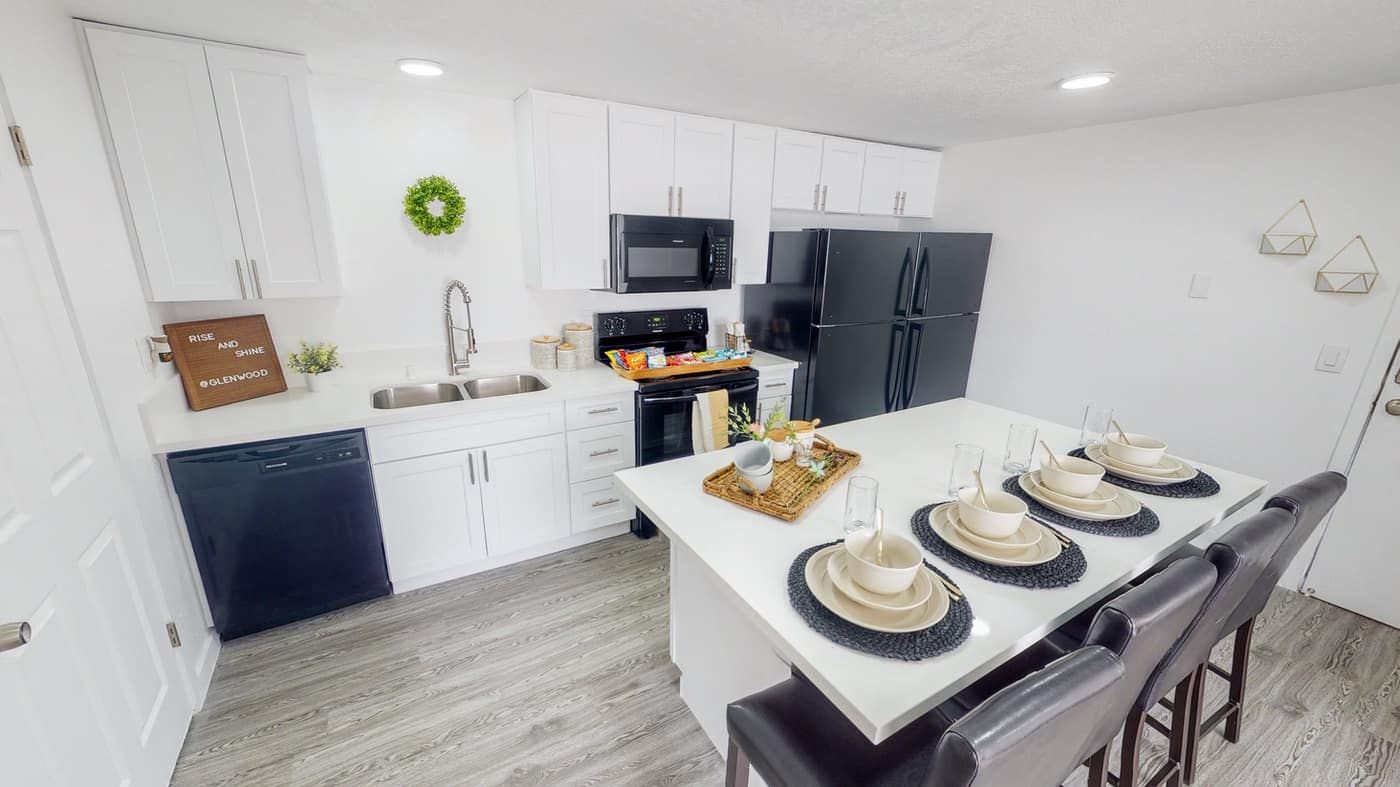 Selling Spring/Summer Glenwood Apartments Lease