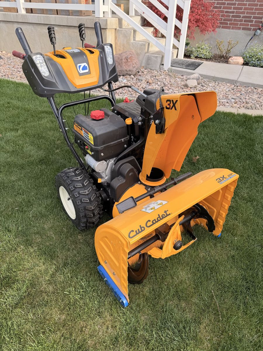 Cub Cadet Snowblower 3 Stage 28”