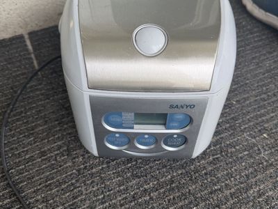 Sanyo Digital Rice Cooker with Titanium-Coated Pot
