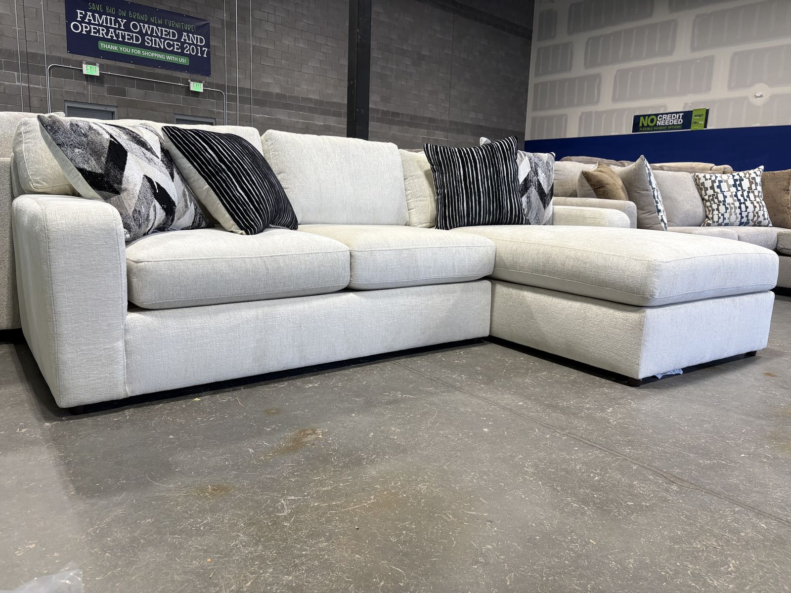 NEW 2PC CREAM SECTIONAL