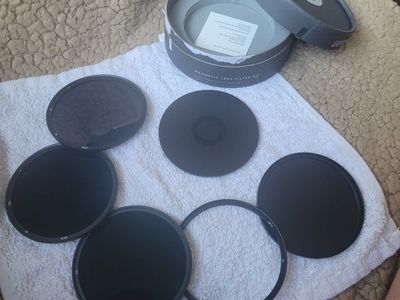 URTH Magnetic Lens Filter Kit - Variable ND8-2000, CPL, UV, + Adapter Ring - 82mm for DSLR/Mirrorless