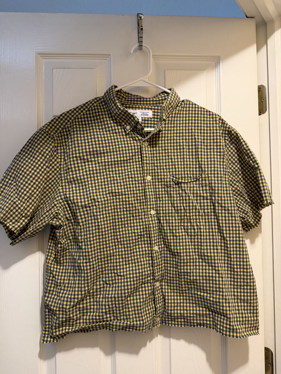Cropped Old Navy Men's Short Sleeve Gingham Button-Up Shirt, Yellow/Blue, Size Small