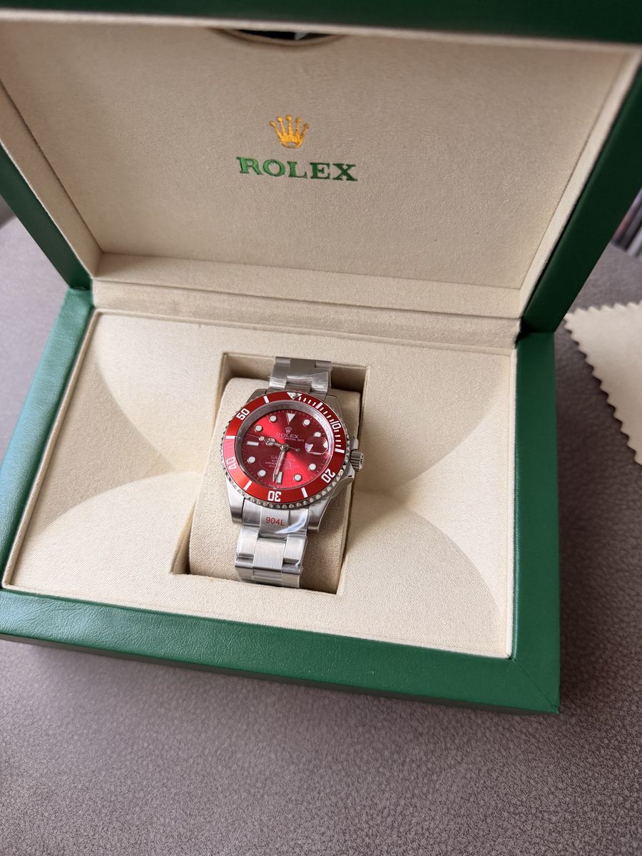 *REPLICA* Red Sub Rolex w/date