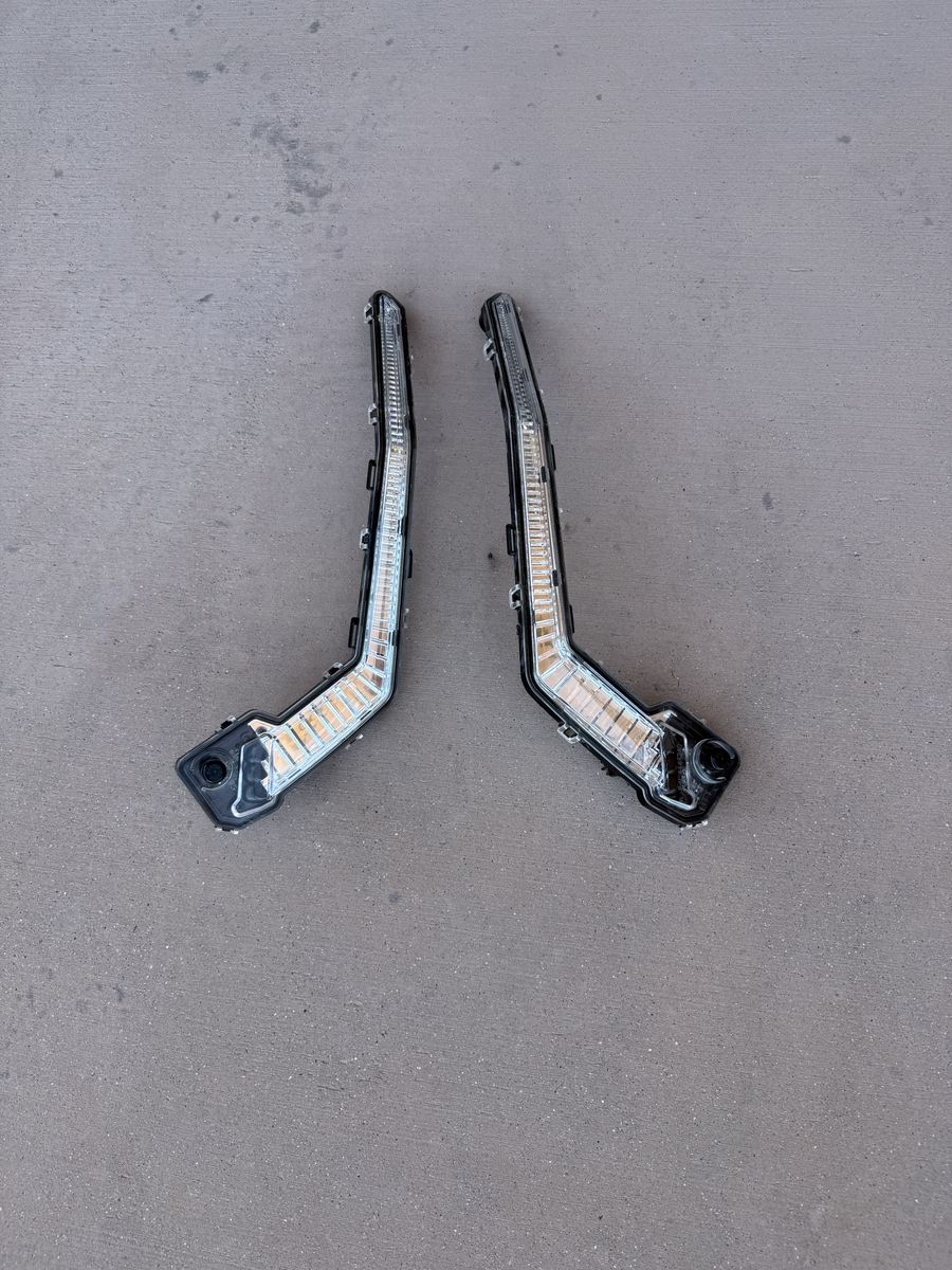 2022 can am xrs stock fang lights