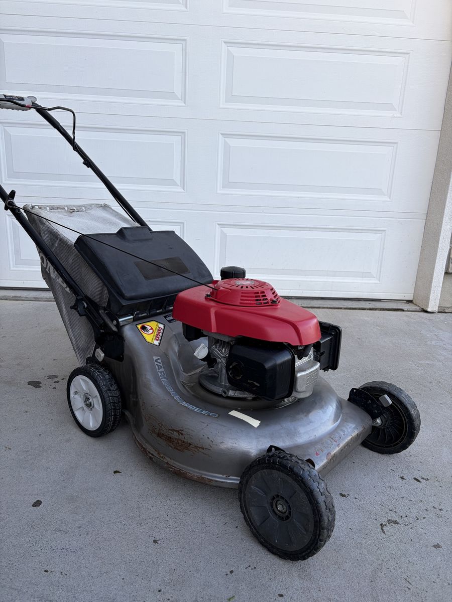 Honda HRR216 VKA Self-Propelled Lawn Mower