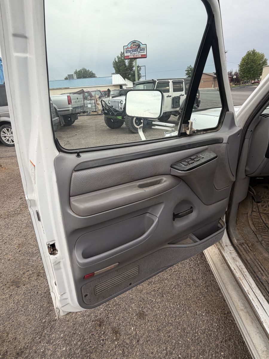 Main image 6