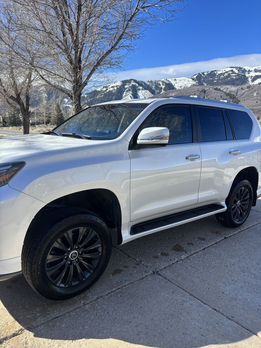2023 Lexus GX Luxury