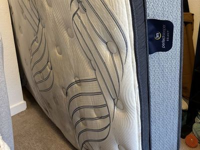 Serta Perfect Sleeper FULL Mattress + Box Spring + 3” Gel Memory Foam Topper – Cleaned & Sanitized