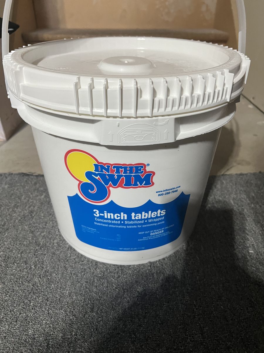 Pool 3 inch chlorine tablets