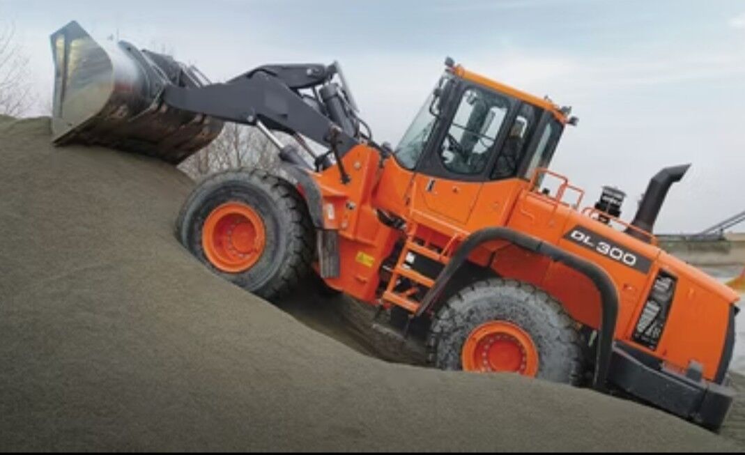 Doosan DL 300 Loader Bucket
