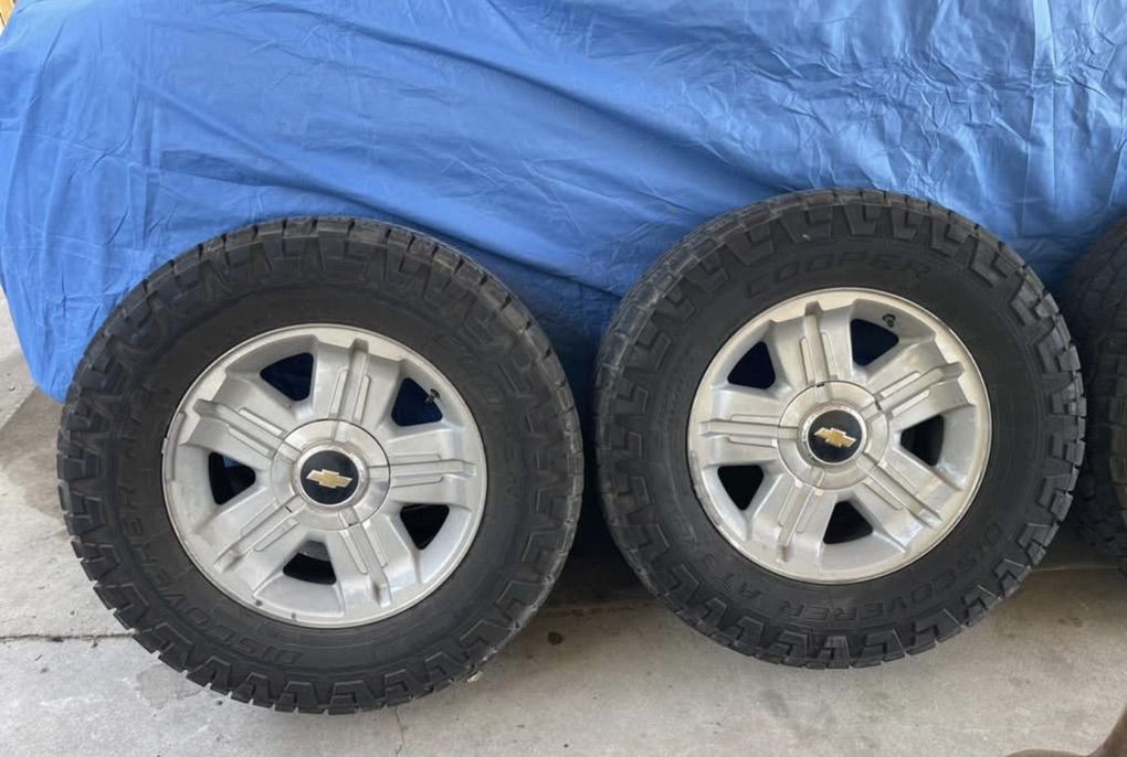 18 Chevy OEM Wheels & Cooper Discoverer AT3