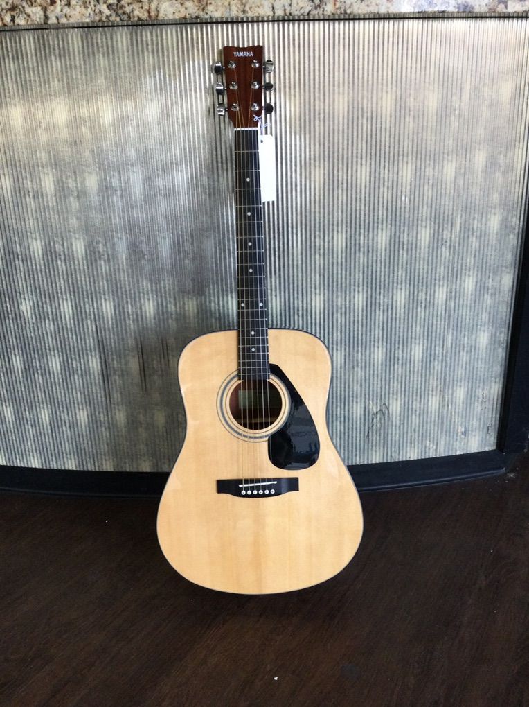 Yamaha Acoustic Guitar     #E75013199