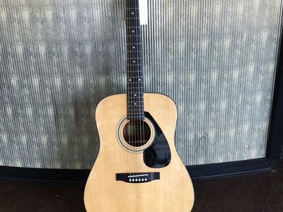 Yamaha Acoustic Guitar #E75013199