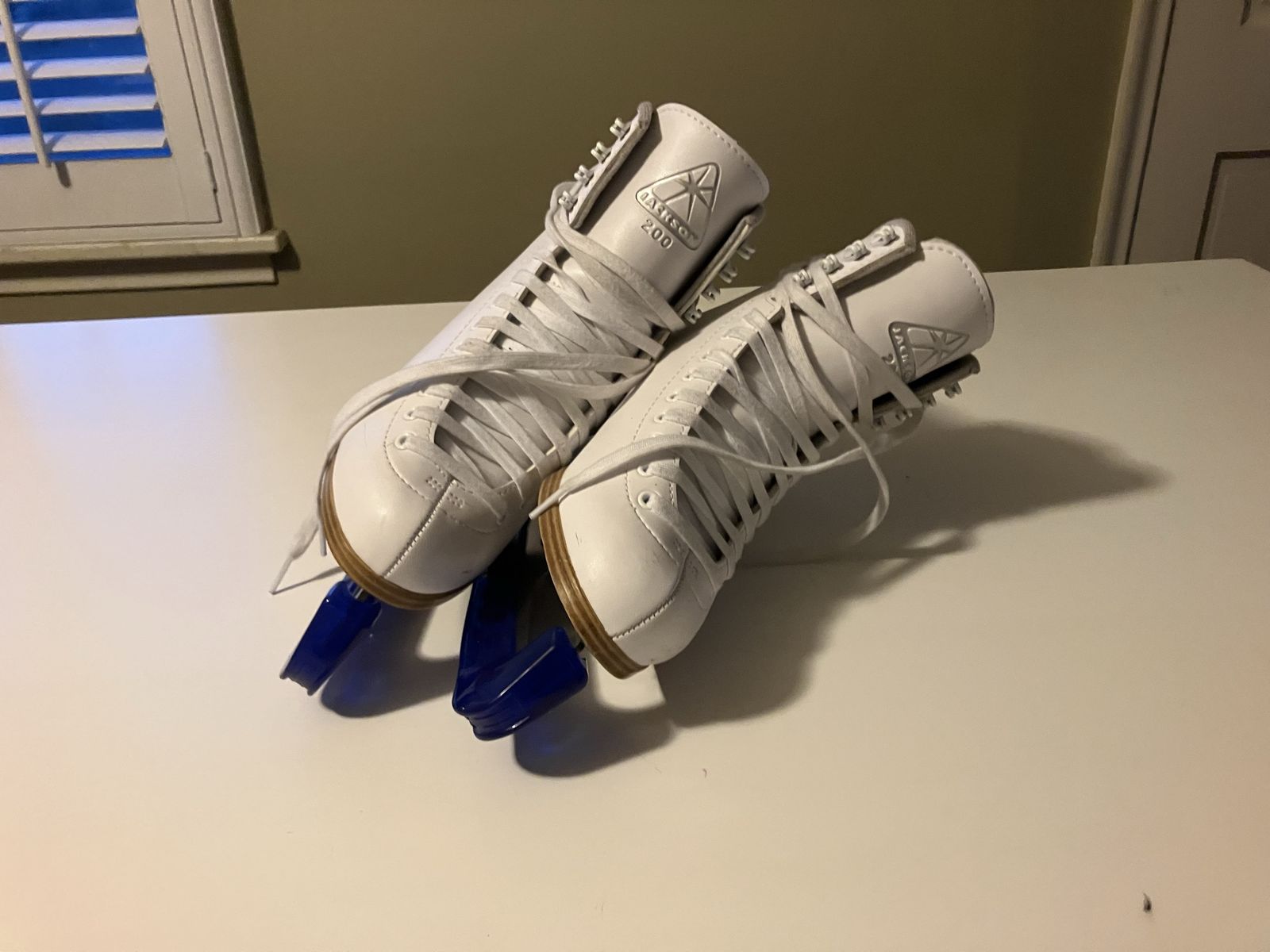 Jackson 200 White Figure Skates Size 8