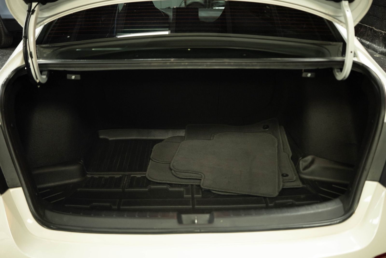 Main image 7