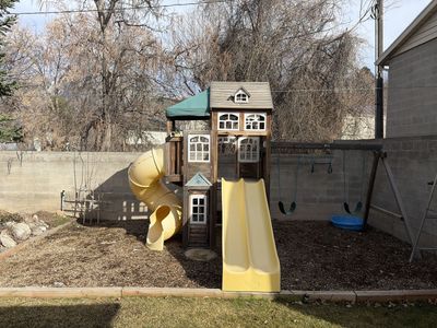 Cedar Summit Playground Playhouse Swingset