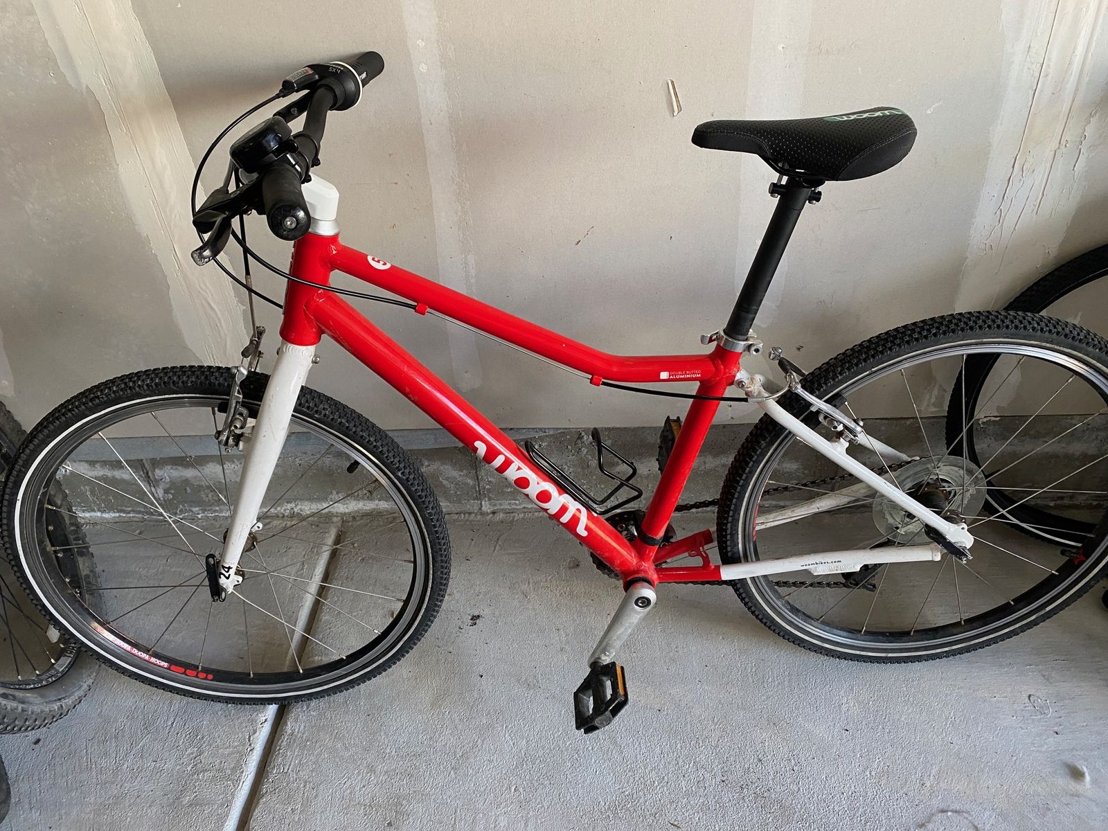 Red/white Woom 5 24" kids bike