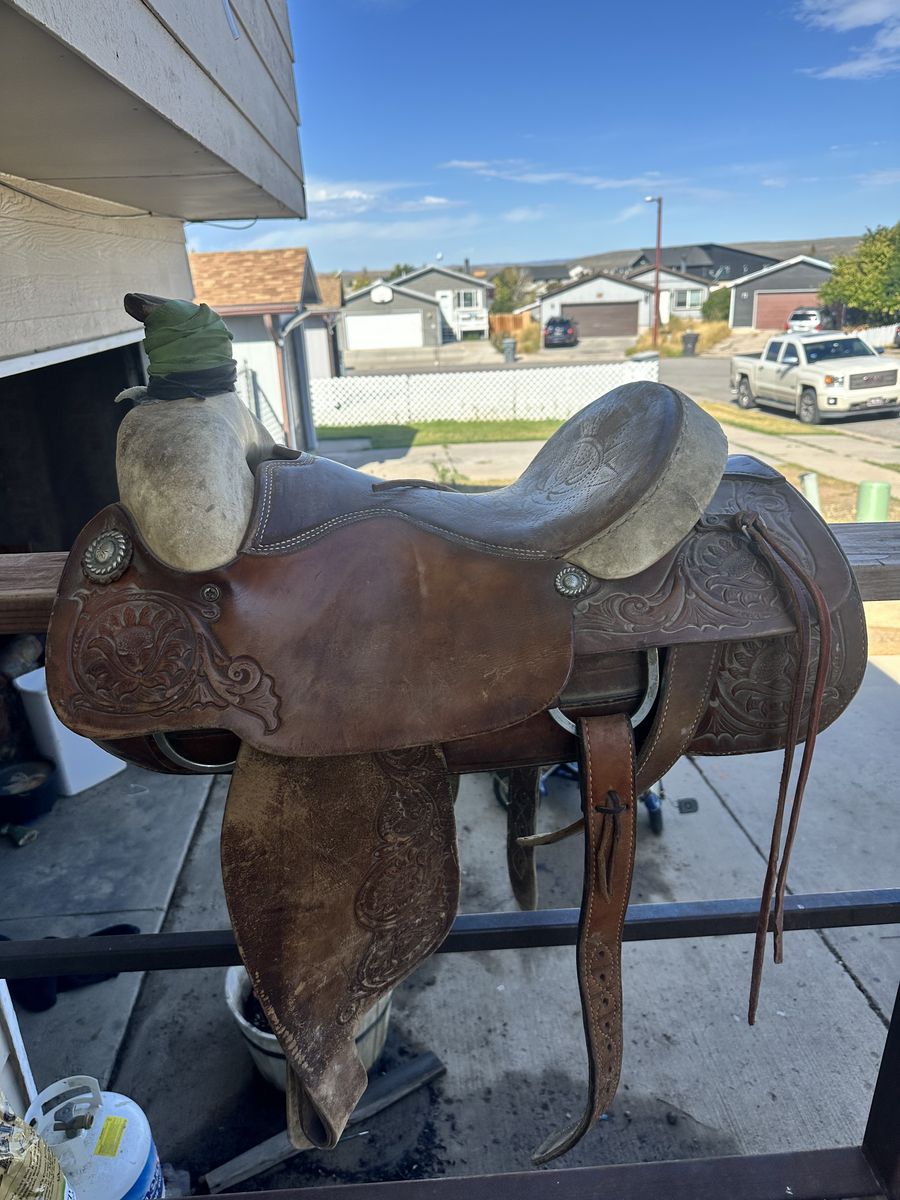 15” longhorn saddle