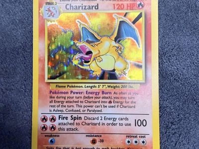 Wizards of the Coast Pokemon TCG Charizard 4/102 Base Set Holo Rare Eng 1999