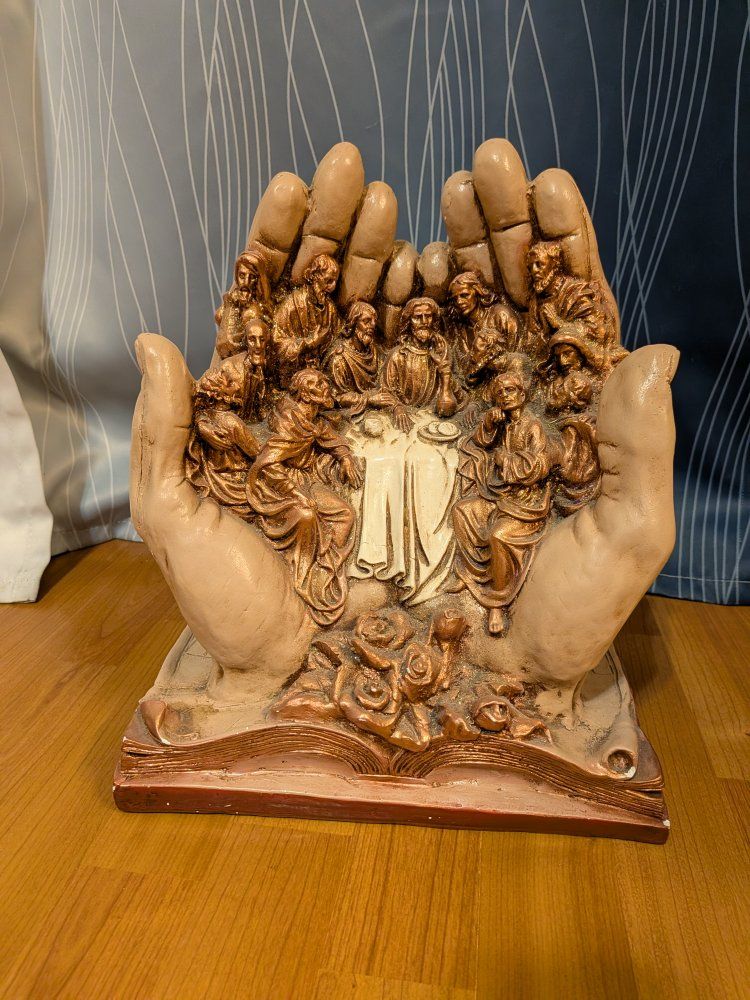 Last Supper Statue