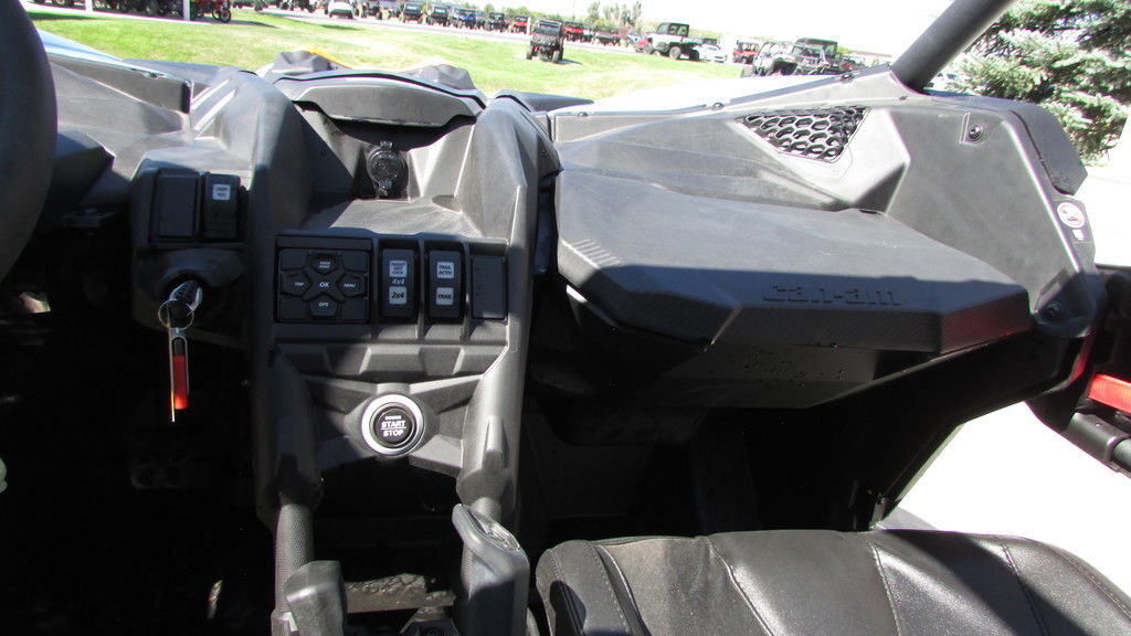 2025 Can-Am® Maverick X3 MAX DS Turbo Scandi Blue & Orange Crush