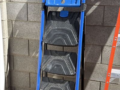 Kobalt 3 step 300 lb capacity steel step stool
