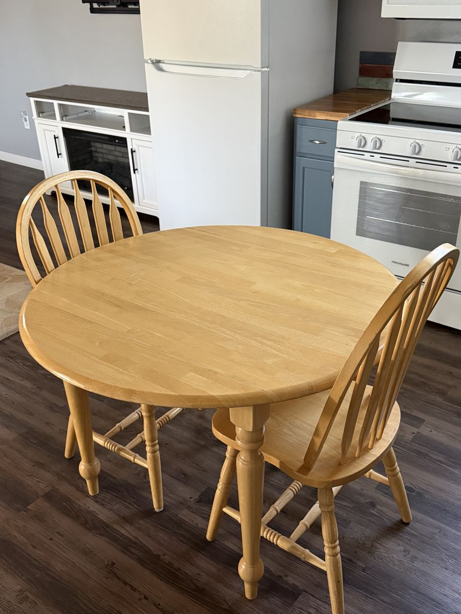 Round Dining Table w/ 2 Chairs