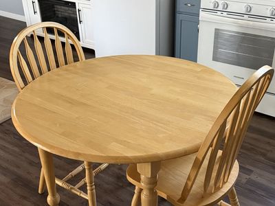 Round Dining Table w/ 2 Chairs
