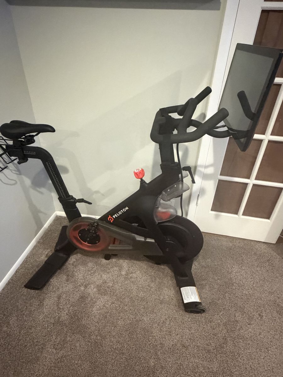 Peloton Bike Exercise Bike - Excellent Condition - Indoor Cycling