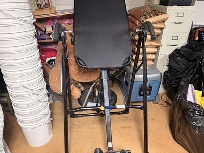 Anti-Gravity Back Stretcher - Inverter Table