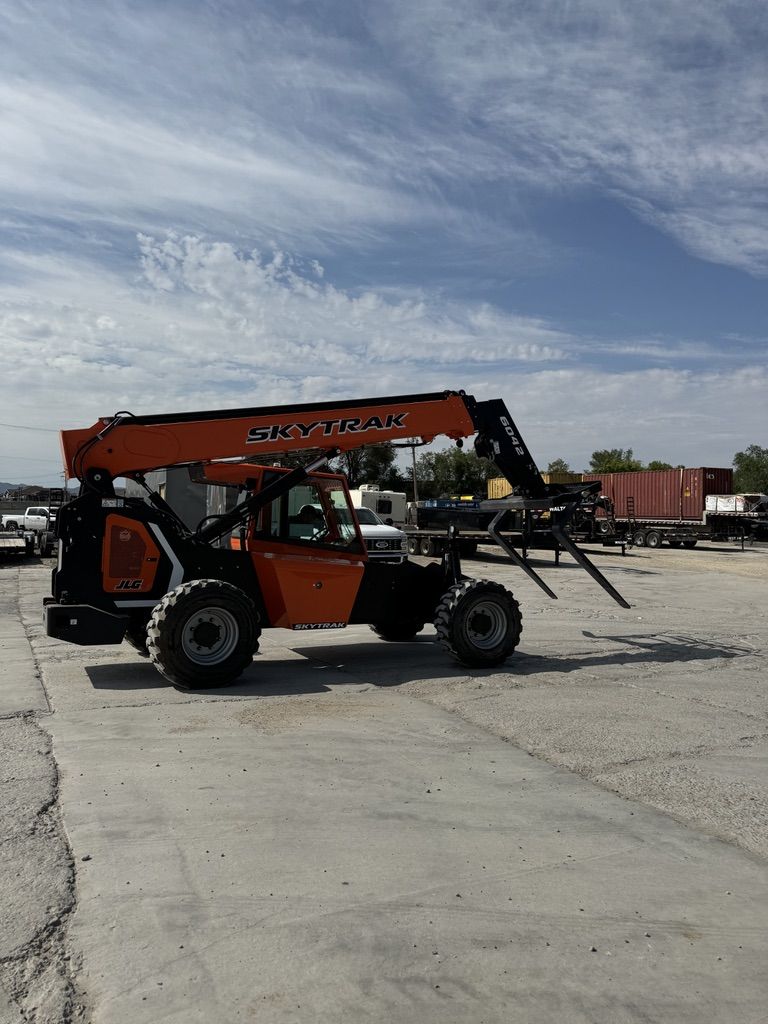 SkyTrak 6042 Telehandler Rental – 6,000 lb Reach Forklift – Material Handler