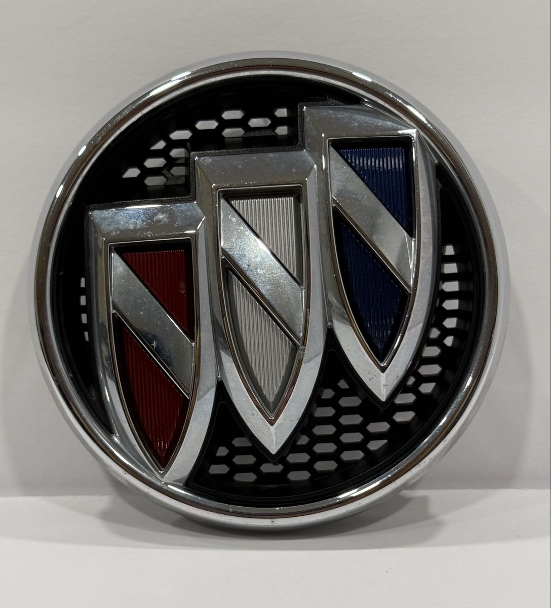 2020-2023 Buick Encore GX Front Bumper Grille Emblem  42573566