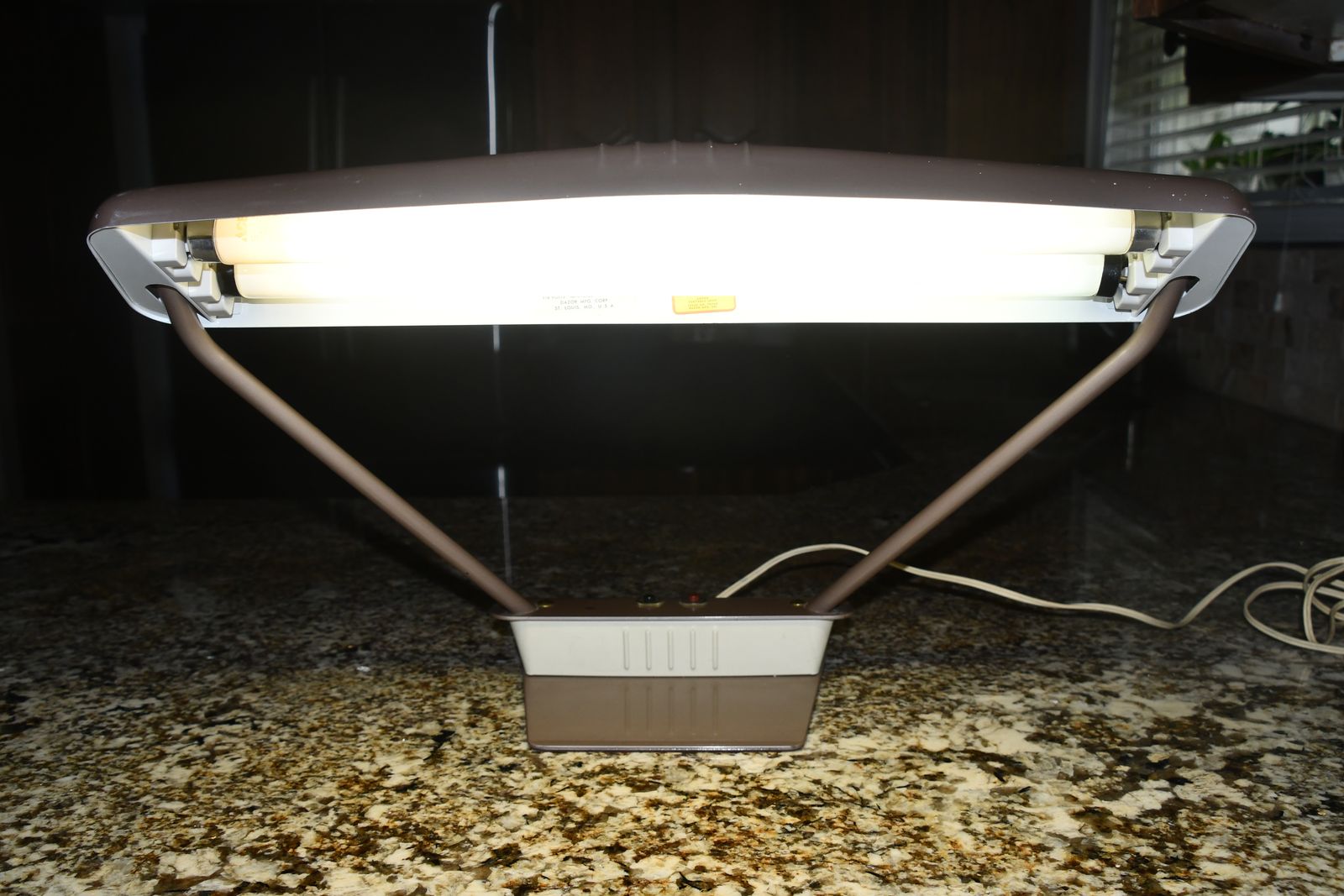 RARE   Vintage DAZOR Model #2002 Industrial Drafting Desk Lamp  20" x 13".