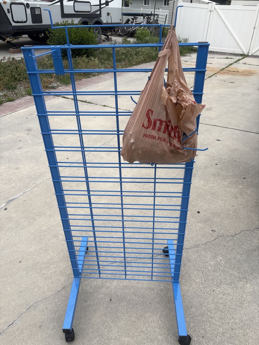 Tool hanger