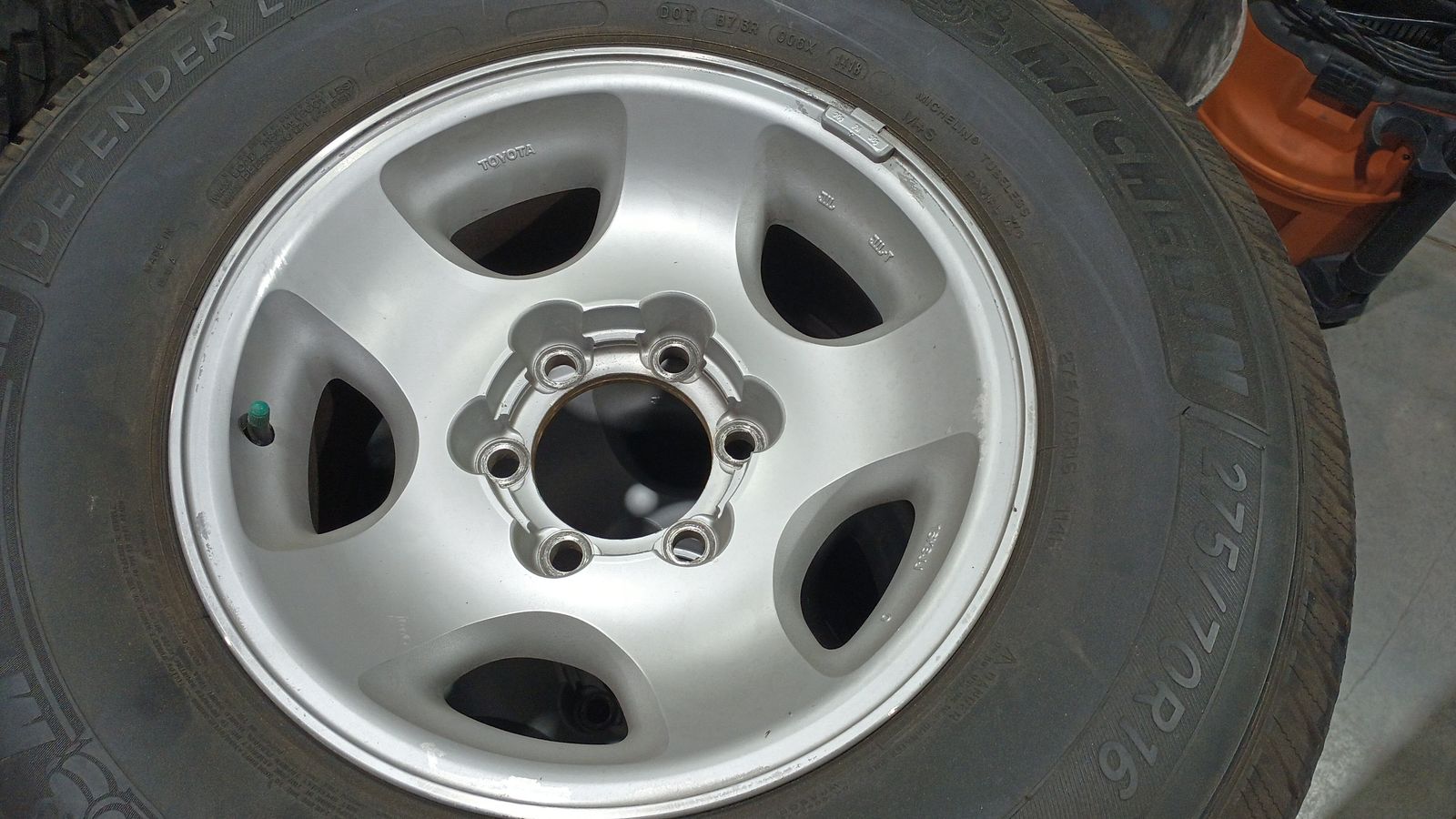 80 series Land Cruiser stock wheels and tires