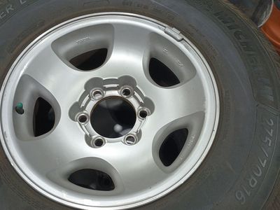 80 series Land Cruiser stock wheels and tires