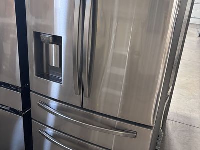 Samsung 28cu.ft Fridge With FlexZone Mid Drawer