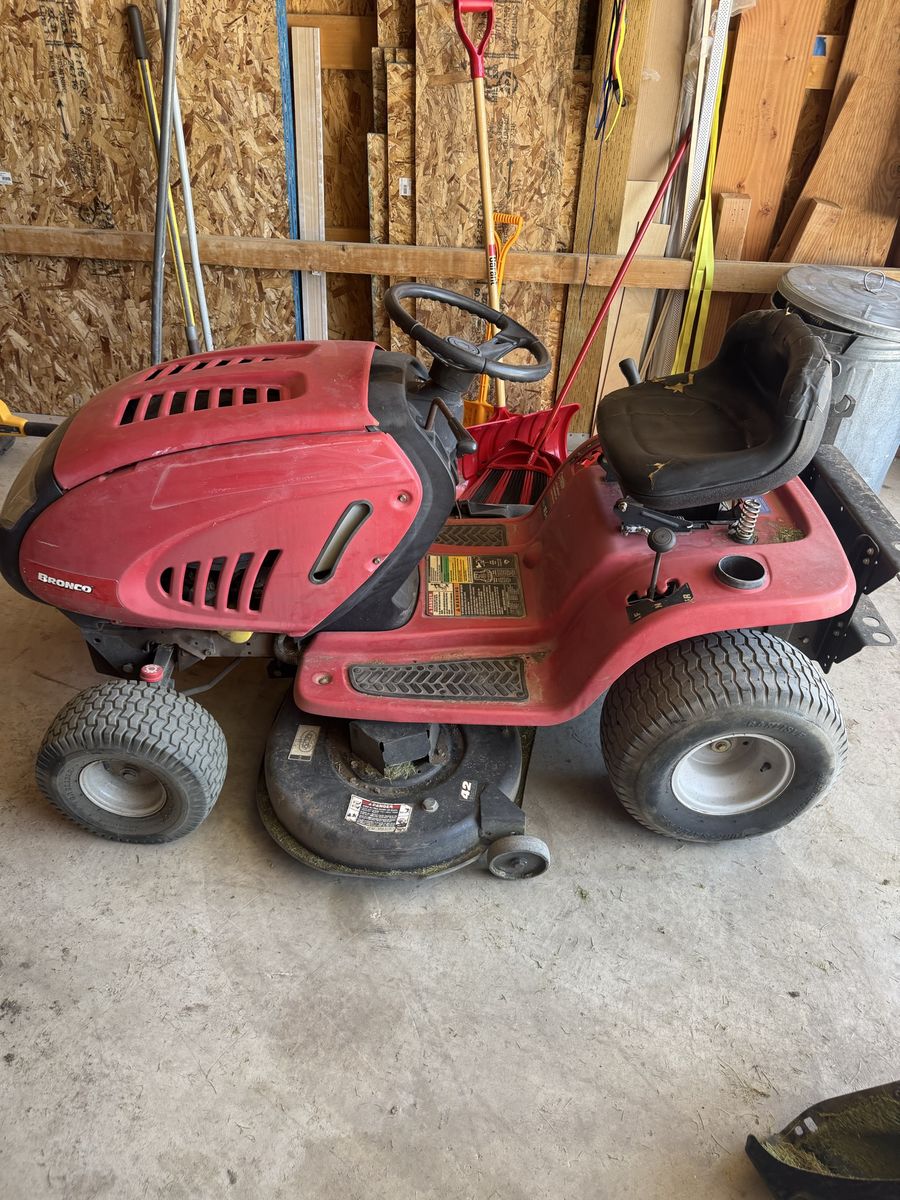 Riding lawn mower