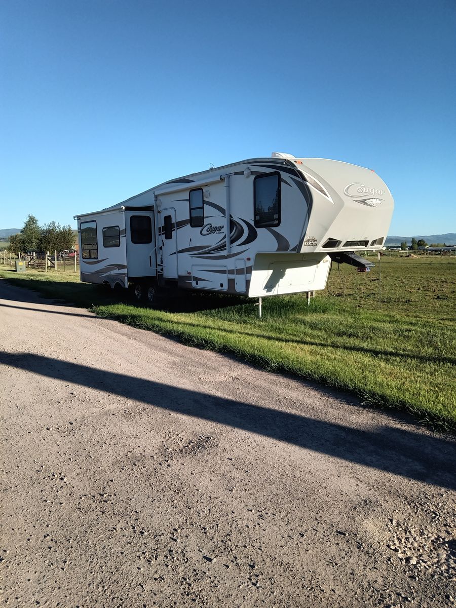 Keystone Cougar 5th Wheel
