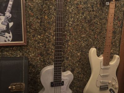 Hofner Ignition Series Club Bass Guitar White