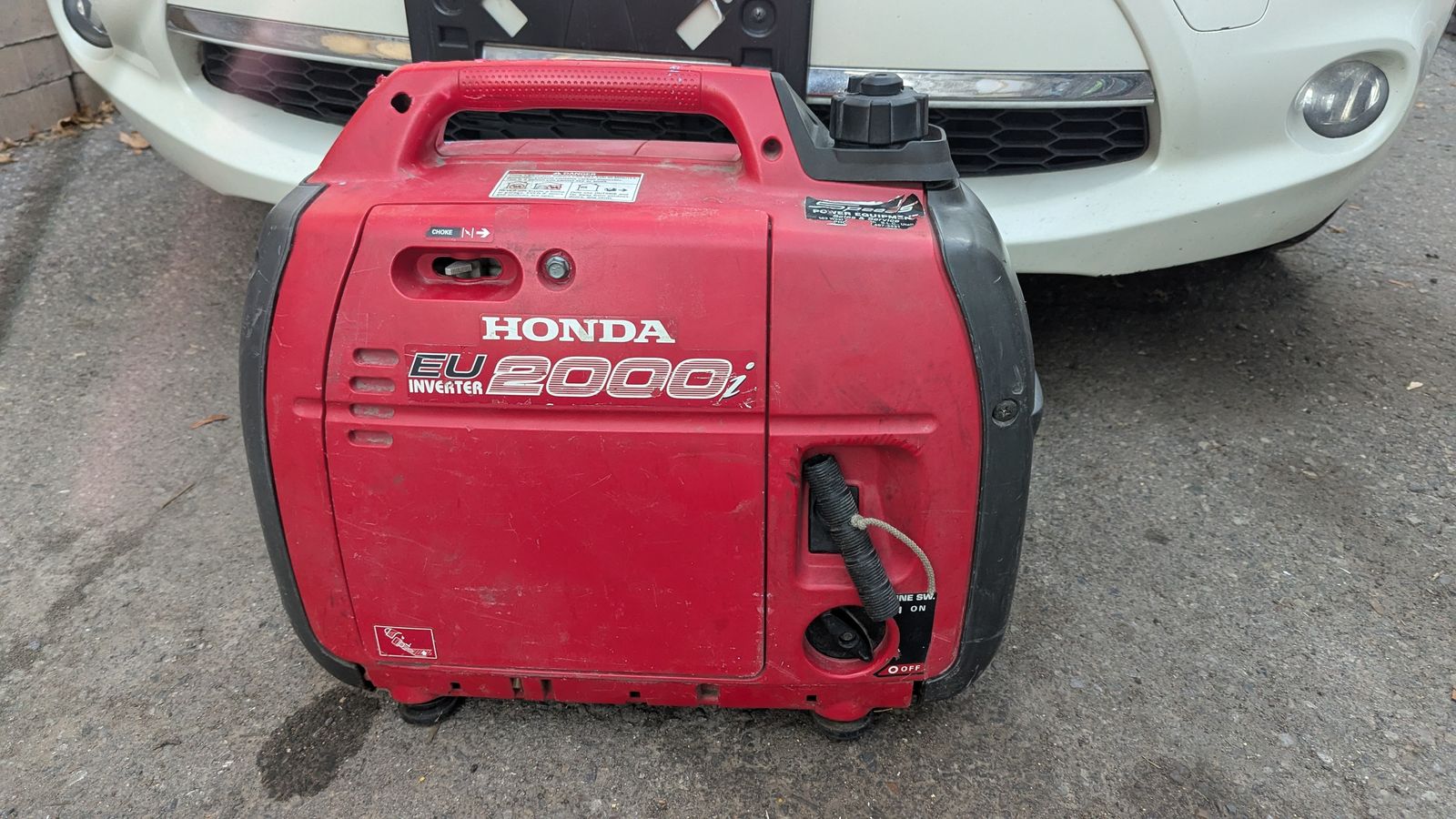HONDA GENERATOR EU INVERTER 2000. IT RUNS STRONG AND WELL, JUST HAD A NEW OIL CHANGE. IT RUNS FOR MANY HOURS