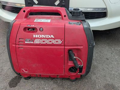 HONDA GENERATOR EU INVERTER 2000. IT RUNS STRONG AND WELL, JUST HAD A NEW OIL CHANGE. IT RUNS FOR MANY HOURS