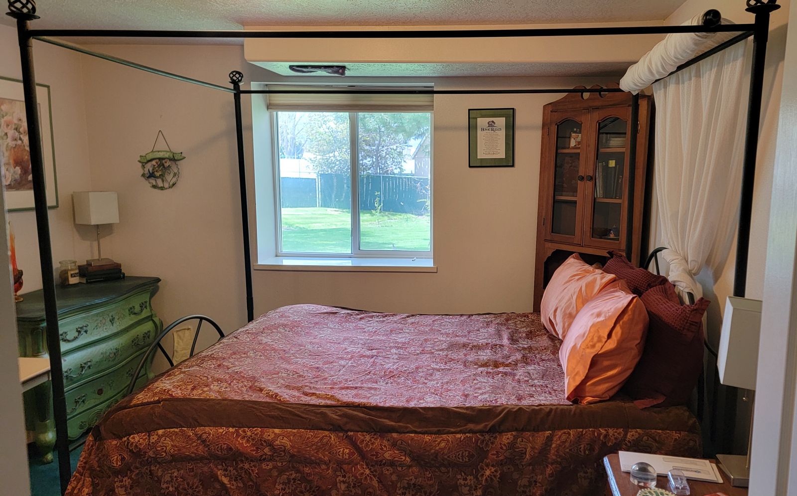 4-Poster Queen Bed, frame and mattress