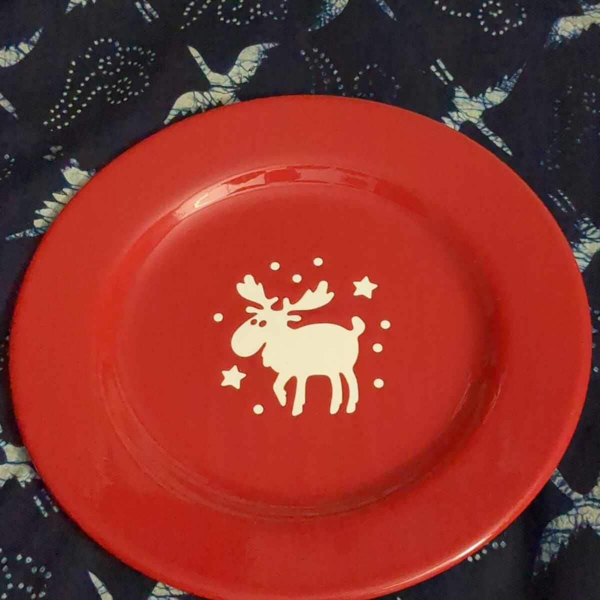 white moose red plate