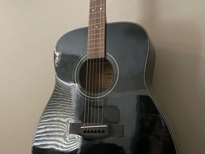 $100 Acoustic Yamaha Guitar