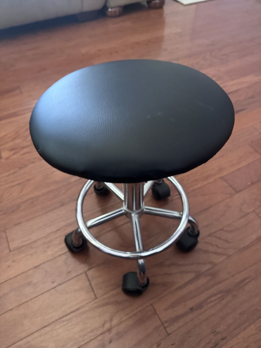 Adjustable Rolling Swivel Stool / Salon Chair