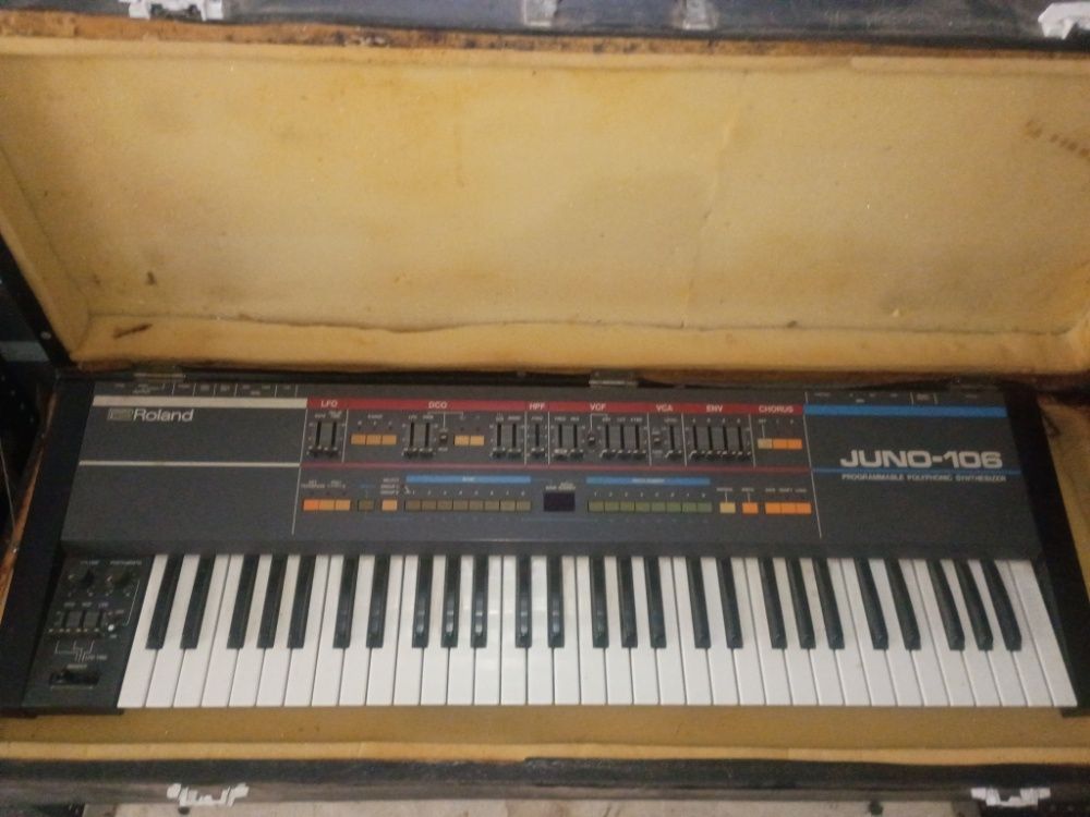 Roland Juno-106 Synthesizer