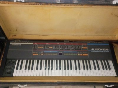 Roland Juno-106 Synthesizer