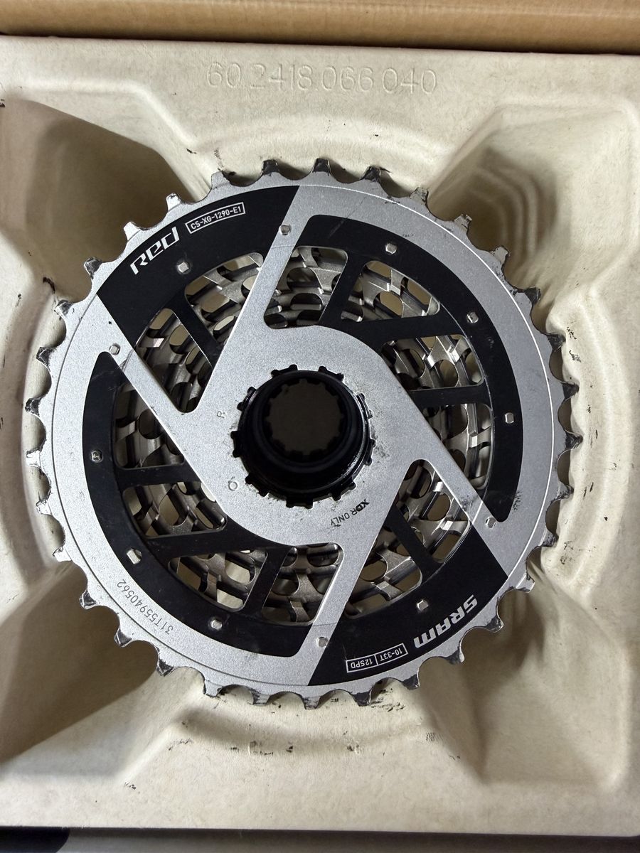SRAM red 10-33T 12 speed cassette