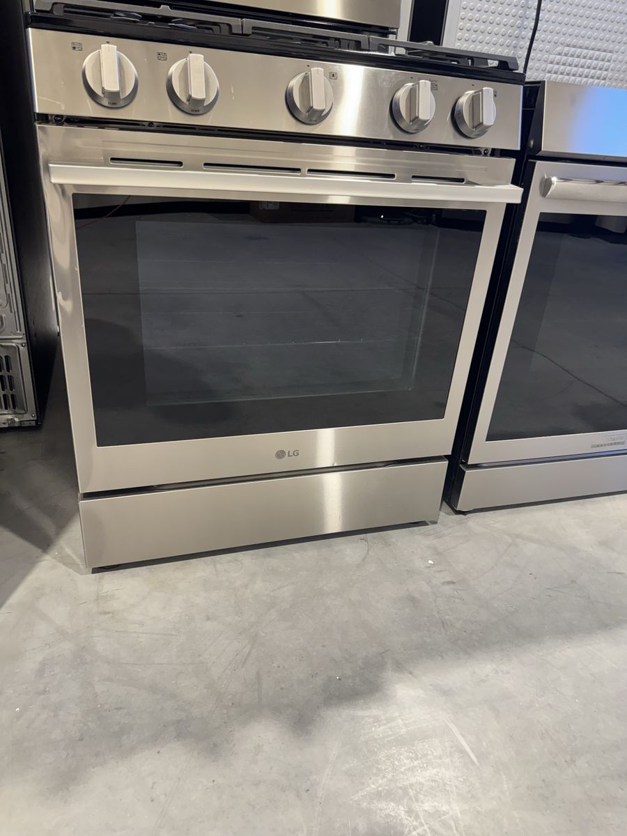Scratch and dent 6.3 cu. ft. Smart True Convection InstaView Gas Range Single Oven with Air Fry